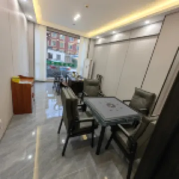 Chuanzang Grand Hotel (Batang County Government Branch along National Highway 318)