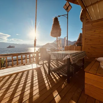 Lugu Lake plain brocade lake scenery light luxury B&B
