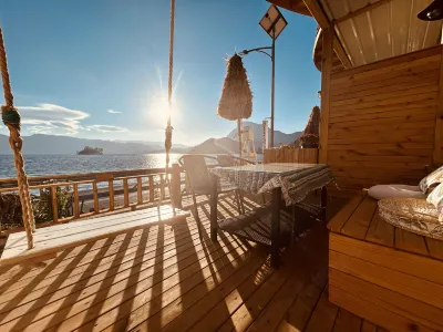 Lugu Lake plain brocade lake scenery light luxury B&B