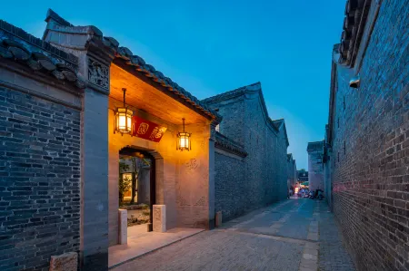 Floral Hotel · Yangzhou Dongguan Street Fuyuan hotel(Ancient Canal Store) Отели рядом с достопримечательностью «Sui Emperor Yang’s Tomb»