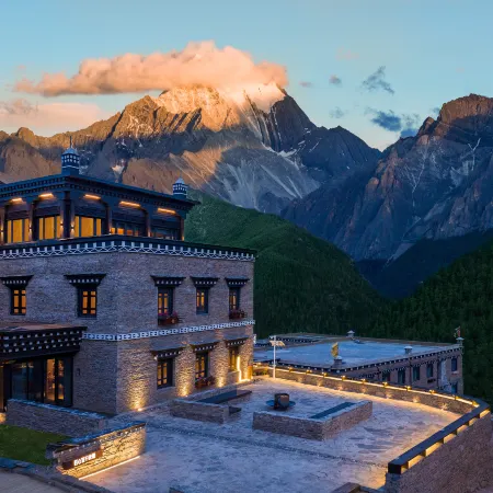 Craftsmanship·Qianqiu Snow, Daocheng Yading Scenic Hotel