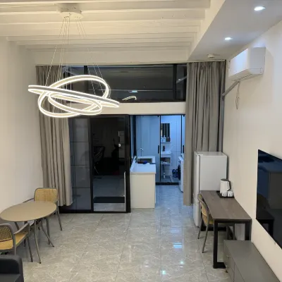 Houmu Homestay (Shanghai Tianzifang Ruijin Hospital Store) Hotels near محطة دابوكياو