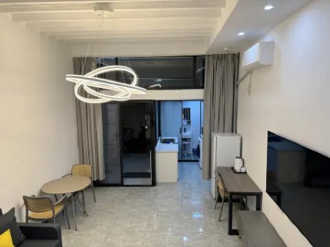 Houmu Homestay (Shanghai Tianzifang Ruijin Hospital Store) Отели рядом с достопримечательностью «Taofen Memorial Hall»