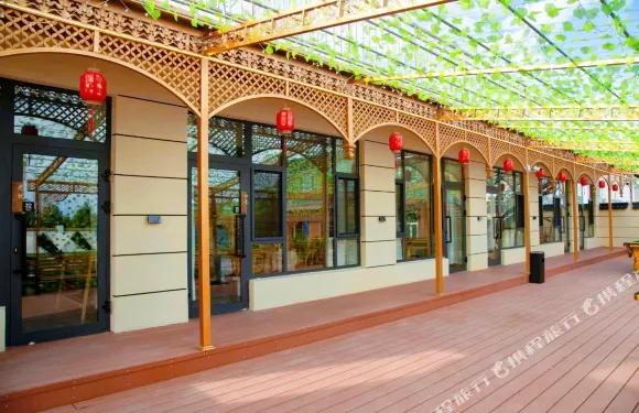 霍爾果斯桃花塢民宿