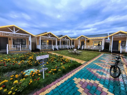 Nilka County Xiaoyeshan Ju Homestay
