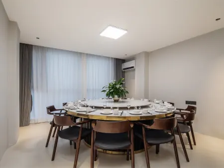 Jian·Zaiye Hotel Отели рядом с достопримечательностью «Dabie Mountain Main Peak (Baima Main Peak)»