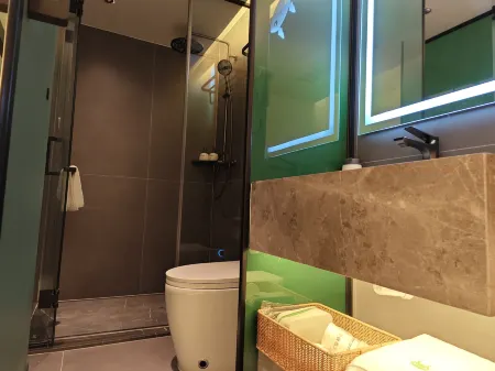 Cat's Horizon · YOUNG IS FASHION Hotel (Penshuichi Subway, Taiping Road Internet-famous St. Branch) Отели рядом с достопримечательностью «Jiaxiu Square Public Lavatory»