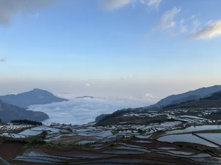 Yuanyang Azheke Colorful Terraced Fields Scenic Homestay Отели рядом с достопримечательностью «Pu Gao Lao Zhai»