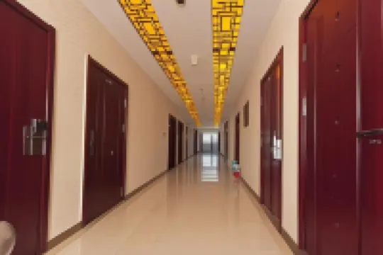 Linjiang Guanglong Business Hotel