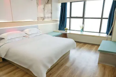 Qishe Light Luxury Hotel Hotels near Shandong Labour Vocational and Technology College (2nd Ring Road East)
