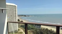 Peninsula Seaview Apartment (Wuchuan Dinglongwan Ocean Kingdom Branch) - Ocean View