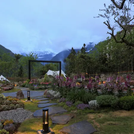 Hailuogou Seven Valleys Source · Snow Mountain Secret Realm Onsen Resort Hotel Отели в г. Лудинг