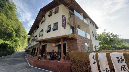 Chishui Tingshanyu Homestay Отели рядом с достопримечательностью «Chishui Danxia Tourist Area · Great Waterfall»