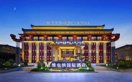Vienna International Hotel (Qinzhou Impression Cultural-Commercial Street Branch, Tianshui) Отели рядом с достопримечательностью «Yuquanguan Scenic Area»