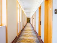 Dingcheng Grand Hotel (Hanzhong Chenggu County Wenhua Road) Hotels in Chenggu