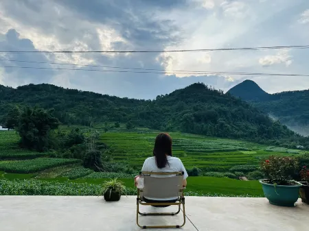 Luoping Shanshui Courtyard Отели рядом с достопримечательностью «Jiulong Waterfalls»
