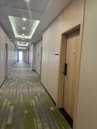 Zhiyuan Homestay (Jingjiang Shanghai City Commercial Plaza)