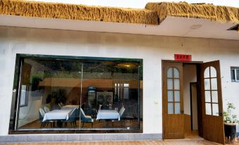 Yushan Camping Hotel (Huashan Railway Station)