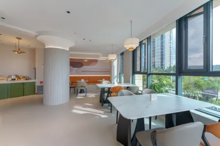 Anning Yueting Hotel (Sandboat Outlets Branch) Отели в г. Аньнин