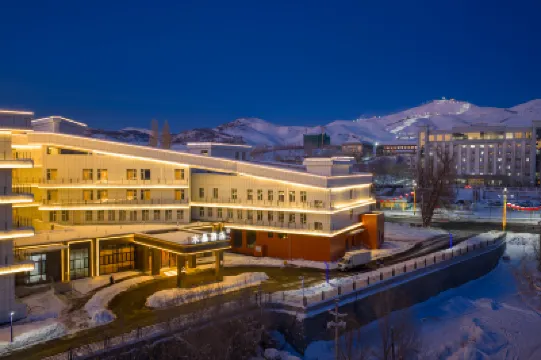 Altay  Crystal Hotel Hotels near Altai Mountain Hot Spring National Forest Park