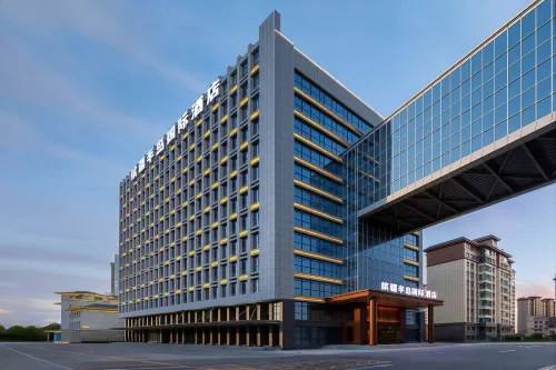 Yining Binjiang Peninsula International Hotel (Ile River Scenic Area · Yining Airport)