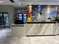 競放電競飯店（華容步步高新天地城市商業廣場店） - 停車場