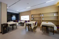Meimei Lan Hotel (Yueyang Tower Pedestrian Street) - parking