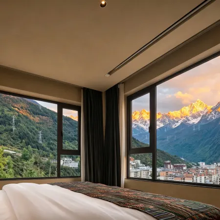 Kangding Suonanzhi · Lantree Tibetan-style Private Hot Spring Boutique Inn