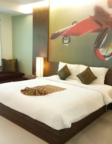 ห้องดีลักซ์ บันไดถึงสระว่ายน้ำ เตียงใหญ่ 1 เตียง