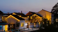 Floral Hotel Yixing Lake Father Holds Hometown Homestay Hotels in Yixing