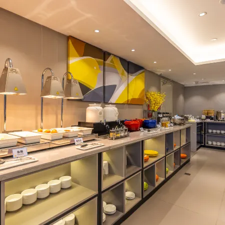 Homeinn Selected Hotel (Xining Daxin Street Night Market Mojia Street)