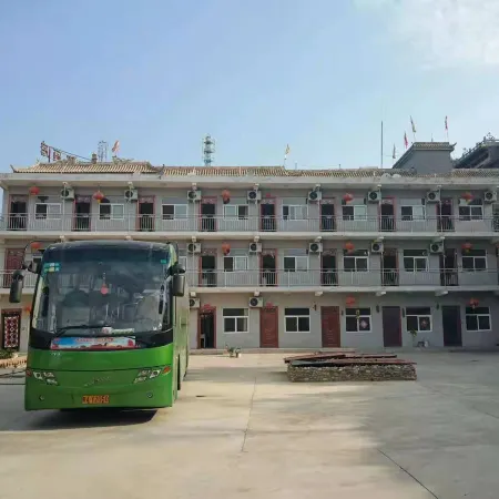 Yanchuan Qianluwan Weiwei Farmhouse