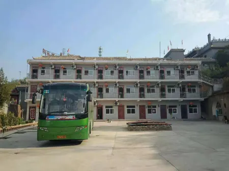 Yanchuan Qianluwan Weiwei Farmhouse Отели в г. Юнхэ