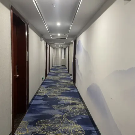 Junyi Hotel (Lufeng Bus Terminal)