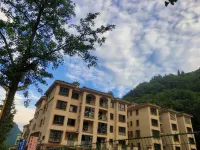 Loushanguan Weijianshan Chinese Inn