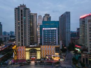 Yishang Hotel (Nanning Jinhu Plaza Metro Station)