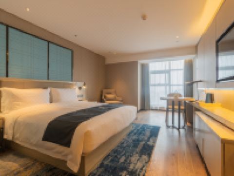 宜尚酒店(唐山爱琴海中环广场店) - 高级大床房