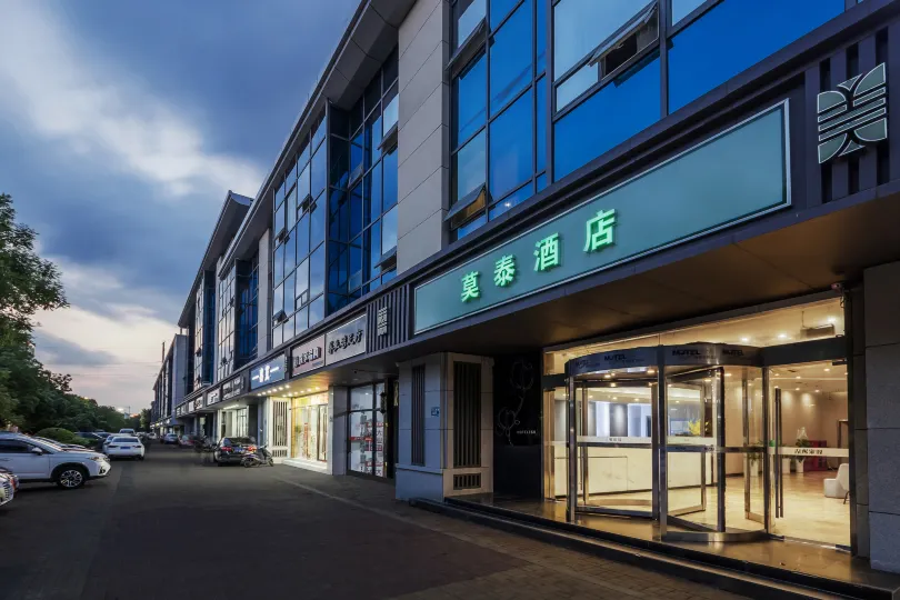 Motel Hotel (Nanjing Medical University Longmian Avenue Subway Station)