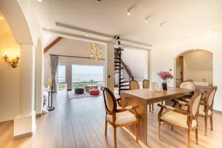 Floral Hotel · Aimu Sea View Hotel  (Beidaihe laohushi store)