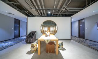 2. 서클 아트 호텔..
