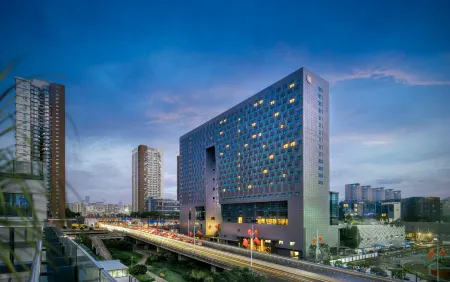 Genpla Hotel, Shenzhen Qianhai Отели рядом с достопримечательностью «Спортивный центр Боань-поле для плавания»
