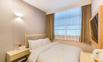 Dequan Hotel (Beijing Railway Station Guangqumenwai Metro Station)