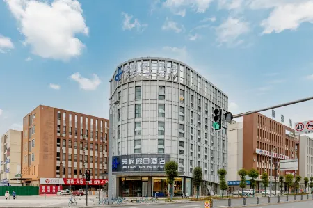 Lavande Holiday Hotel (Chongzhou Wanda High-speed Railway Station)