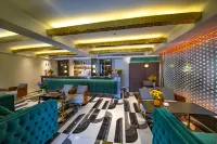 Lushan Yunlian Hotel (Guling Street Cableway Upper Platform)