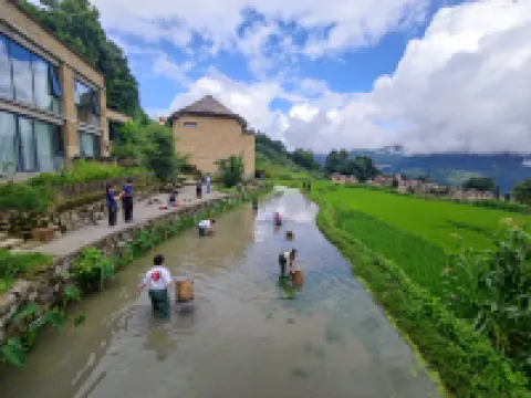 Yuanyang Yuanshe Azheke Hotel (Azheke Ancient Village)