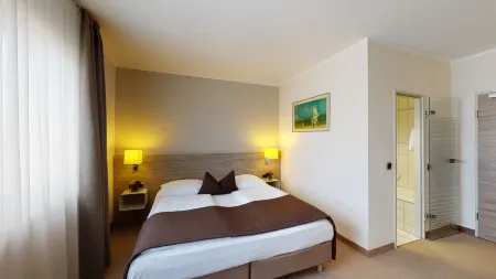 Hotel Schweizer Hof Отели в г. Кассель