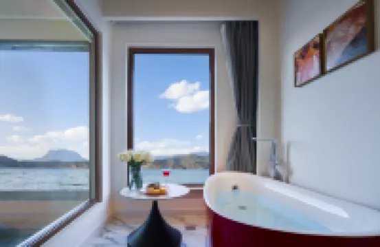 瀘沽湖雲朵·曼路全湖景度假酒店