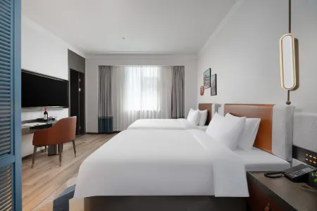 Grand Madison Wuhan Hankou on the Bund Отели рядом с достопримечательностью «Yangsigang Yangtze River Bridge»