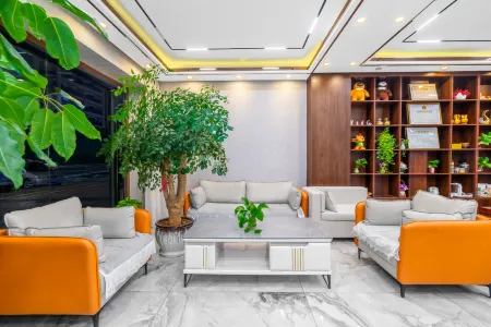 Xinju Hotel Отели рядом с достопримечательностью «Chuxiong Normal University (Yangguang Avenue)»