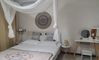 Courtyard Homestay (Jiaoyu Road Anding Street)